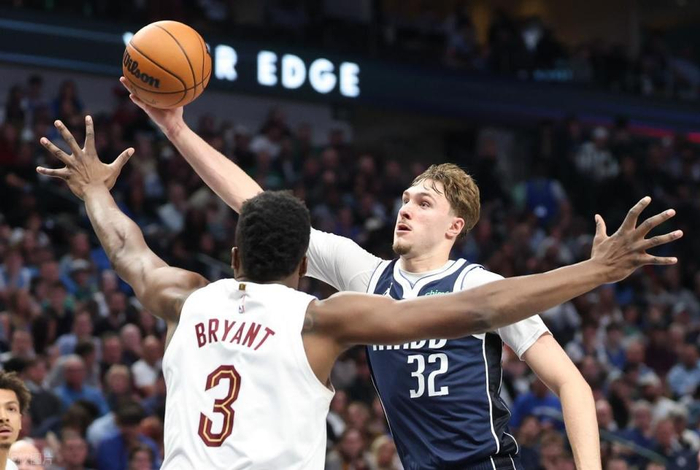 弗拉格25分难挽败局 独行侠惨败引热议