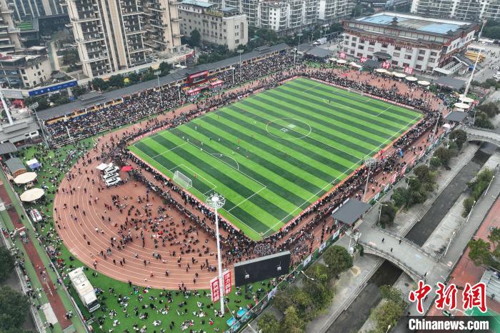 第二届贵州“村超”决赛阶段：热情不减，体验