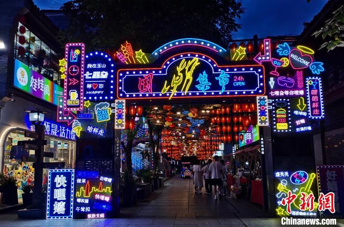 郑宇伯力克新星摘金 中式台球国际大奖赛点燃玉