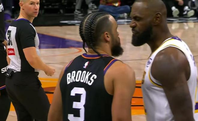 詹姆斯28+12+12助率湖人狂胜太阳 三叉戟联手轰出