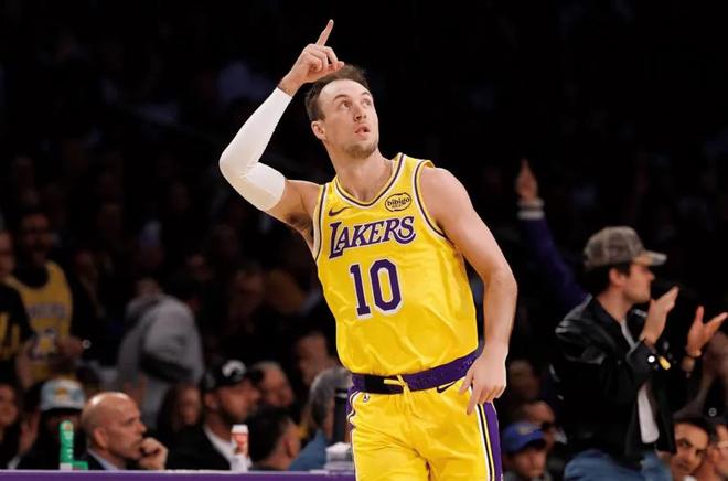 詹姆斯28+12+12助率湖人狂胜太阳 三叉戟联手轰出