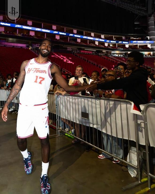 火箭季后赛首战不敌湖人 伊森16+10成关键希望